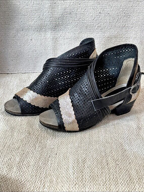 Dkode eur 37 Perforated leather Heeled bootie Sandals in Black & Gold tone